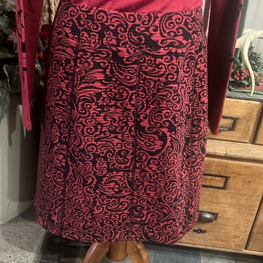 Bundle: Outfit Sahalie Skirt/ est.1962 Sweater